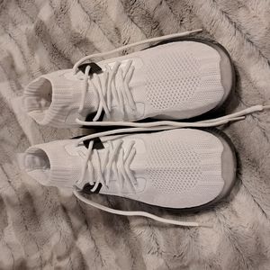Pony White Athletic Shoes size 7.5